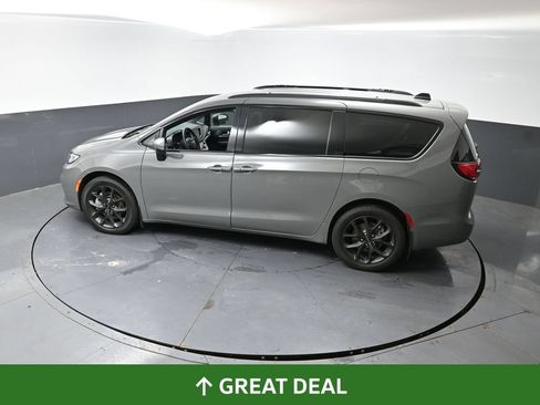 Used 2023 Chrysler Pacifica Touring-L w/ Uconnect Theater Family Group AWD/4WD image 22