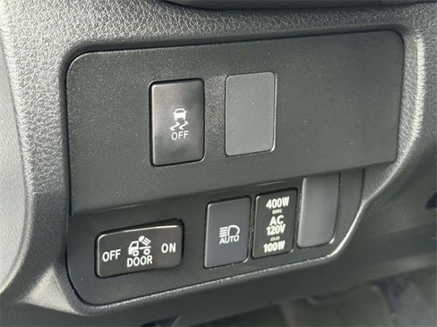 Used 2023 Toyota Tacoma TRD Off-Road image 18