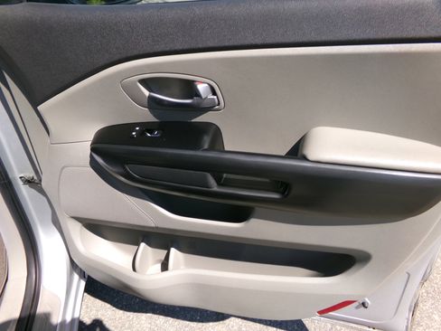 Used 2018 Kia Sedona L image 26