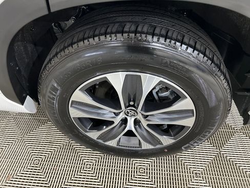 Used 2024 Toyota Highlander LE image 9