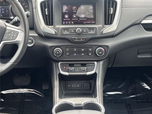 Used 2024 GMC Terrain SLE image 19