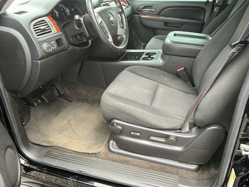 Used 2014 Chevrolet Suburban LS image 13
