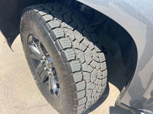 Used 2022 GMC Canyon AT4 image 5