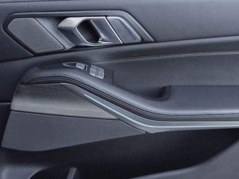 Certified 2025 BMW X7 M60i image 32