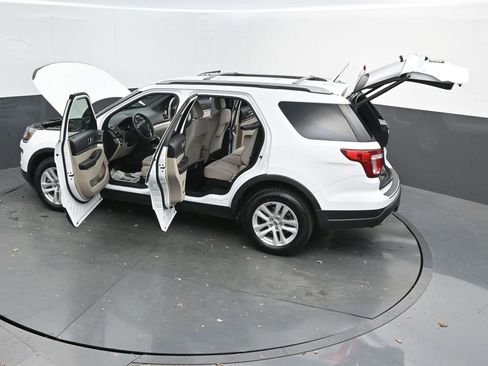 Used 2018 Ford Explorer XLT w/ Equipment Group 201A image 47