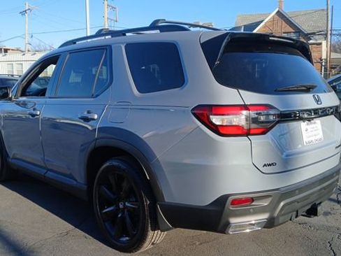 Used 2025 Honda Pilot Black Edition image 4