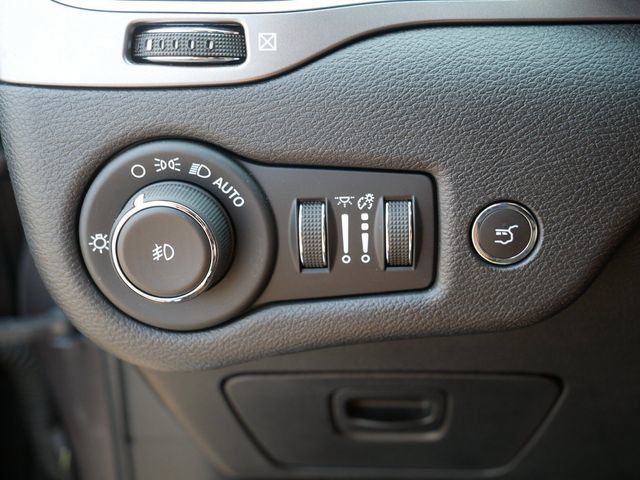 Used 2020 Jeep Cherokee Limited AWD/4WD image 24