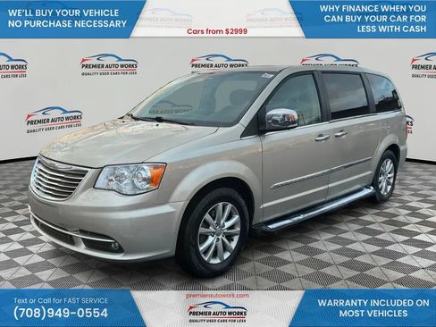 Used 2015 Chrysler Town & Country Limited Platinum FWD image 1