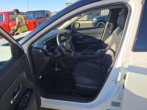 Certified 2025 Nissan Kicks SR FWD image 22