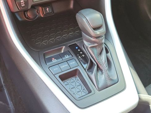 Used 2022 Toyota RAV4 LE w/ Carpet Mat Package (TMS) image 17