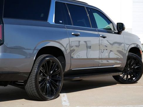Used 2021 Cadillac Escalade ESV Premium Luxury w/ Performance Package AWD/4WD image 25