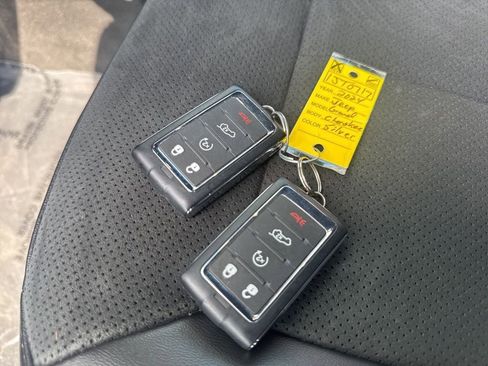 Used 2024 Jeep Grand Cherokee Altitude image 35