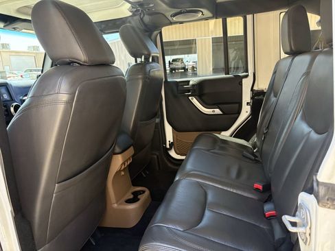 Used 2014 Jeep Wrangler Unlimited Sahara w/ Connectivity Group AWD/4WD image 23
