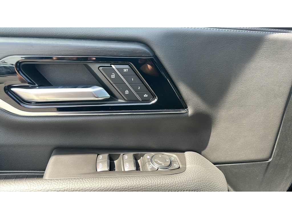 New 2026 GMC Yukon Denali w/ Sun & Power Step Package AWD/4WD image 17