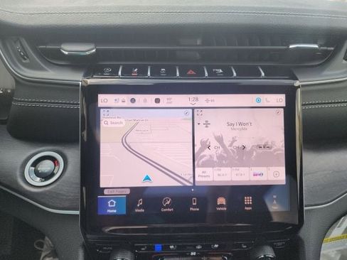 New 2025 Jeep Grand Cherokee Limited w/ Luxury Tech Group II image 4