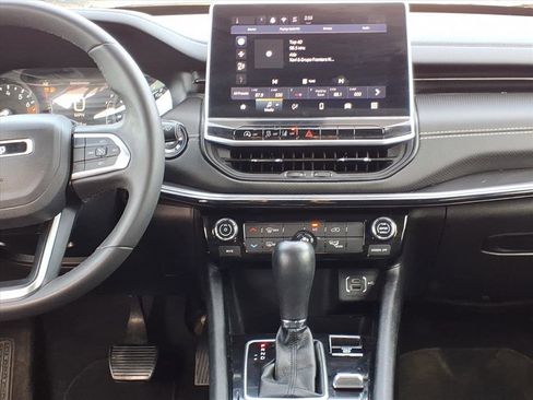 Used 2024 Jeep Compass Latitude w/ Altitude Special Edition image 17