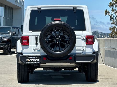 Used 2025 Jeep Wrangler Unlimited Sahara AWD/4WD image 5