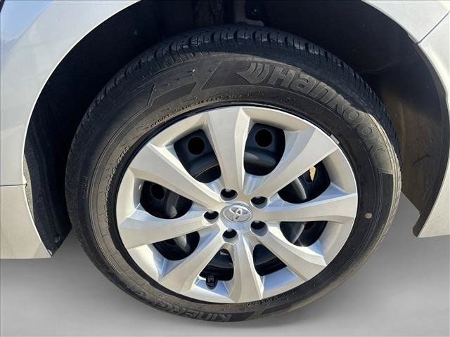 Used 2022 Toyota Corolla LE FWD image 18