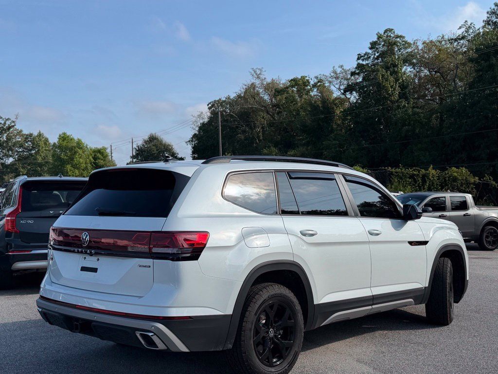 Used 2024 Volkswagen Atlas Peak Edition SEL AWD/4WD image 5