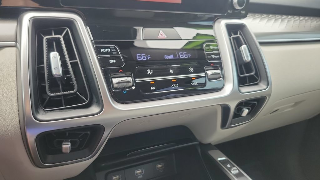 Used 2022 Kia Sorento S w/ Panoramic Sunroof Package FWD image 18