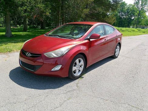 Used 2013 Hyundai Elantra GLS w/ Preferred Pkg FWD image 2