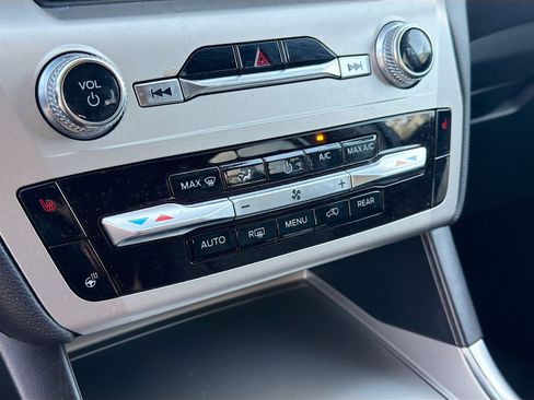 Used 2022 Ford Explorer XLT w/ Equipment Group 202A image 35