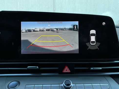 Used 2021 Hyundai Elantra Limited image 34