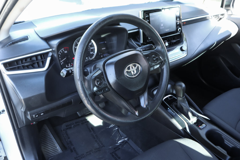 Used 2020 Toyota Corolla LE w/ Carpet Mat Package (TMS) FWD image 17