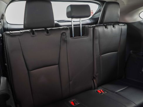 Used 2023 Toyota Highlander XLE image 17