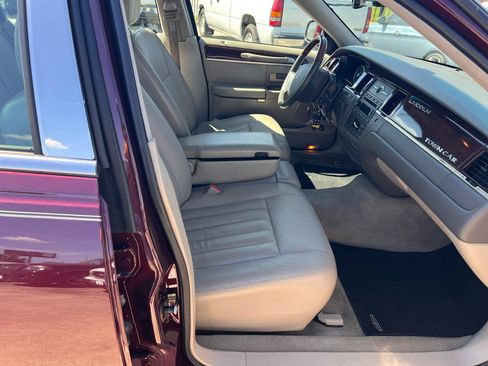 Used 2006 Lincoln Town Car Signature RWD image 84