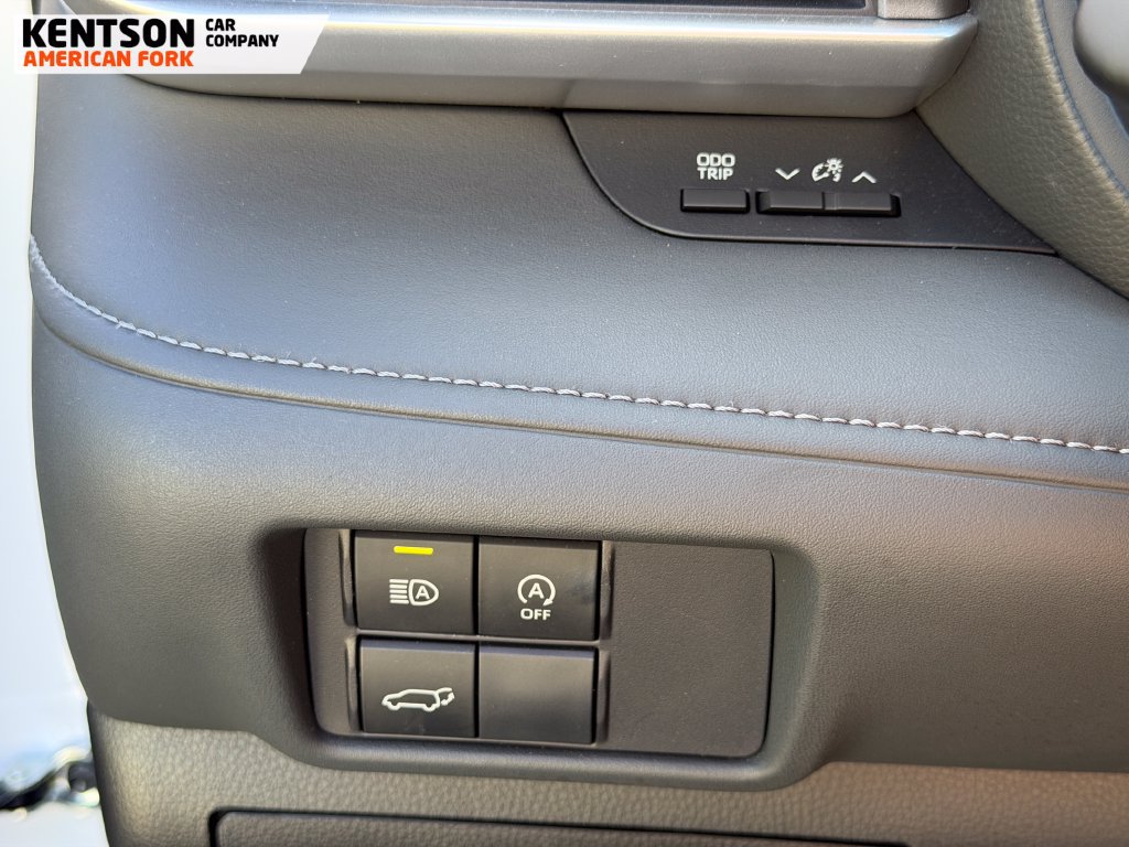 Used 2025 Toyota Highlander LE AWD/4WD image 18