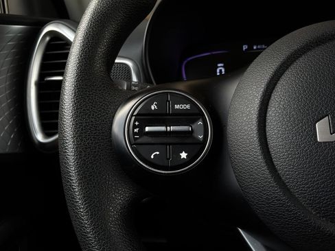 Used 2025 Kia Soul LX w/ LX Technology Package FWD image 31