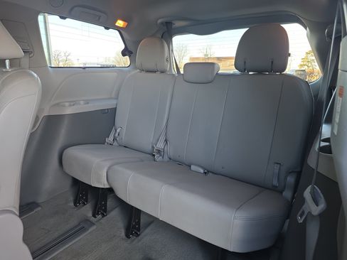 Used 2018 Toyota Sienna XLE Premium image 35