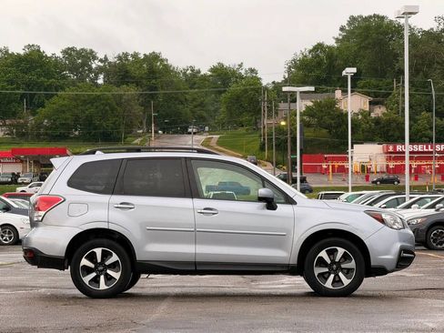 Used 2017 Subaru Forester 2.5i Premium w/ All-Weather Package AWD/4WD image 6