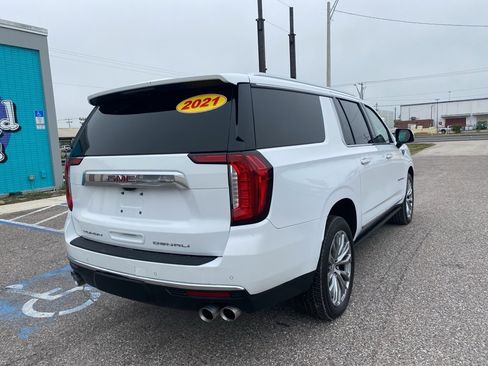 Used 2021 GMC Yukon XL Denali w/ Denali Premium Package image 3