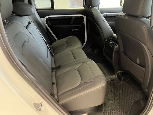 Used 2025 Land Rover Defender 110 X-Dynamic SE image 25