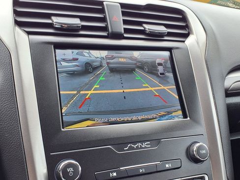 Used 2020 Ford Fusion SE FWD image 7
