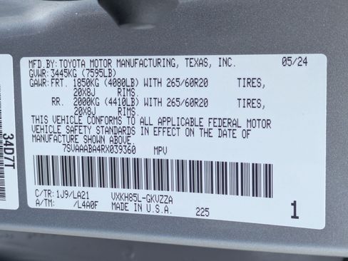 Used 2024 Toyota Sequoia Platinum AWD/4WD image 33