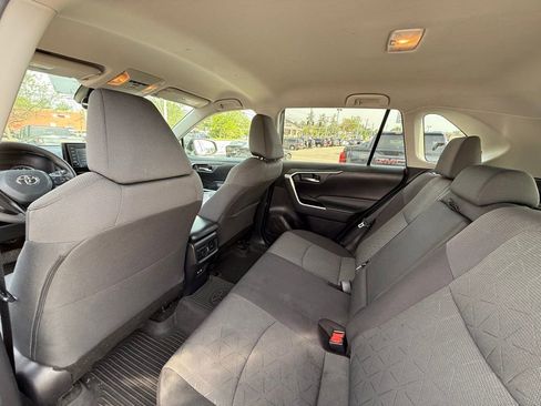 Used 2021 Toyota RAV4 XLE AWD/4WD image 24