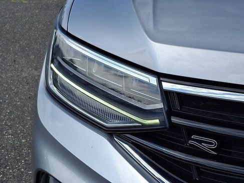 Used 2023 Volkswagen Tiguan SE R-Line AWD/4WD image 9