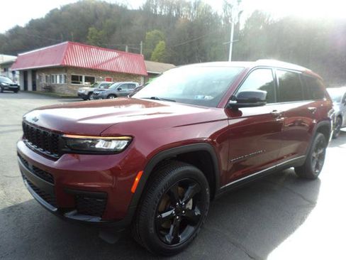Used 2023 Jeep Grand Cherokee L Laredo image 3