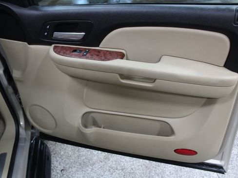 Used 2007 Chevrolet Suburban LT w/ LT Preferred Equipment Group image 23