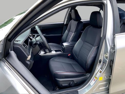 Used 2017 Toyota Camry SE w/ Moonroof Package FWD image 8