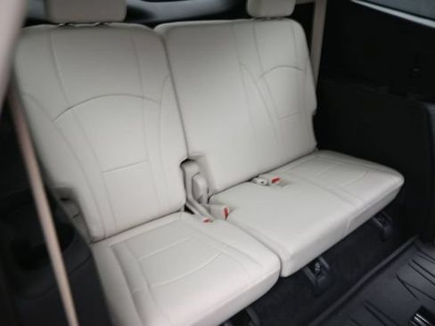 Used 2022 Buick Enclave Essence w/ Experience Buick Package FWD image 17
