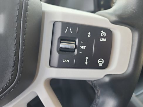 Used 2020 Land Rover Defender 110 HSE image 21