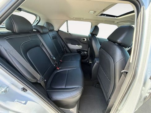 Used 2021 Hyundai Venue SEL w/ Premium Package FWD image 23