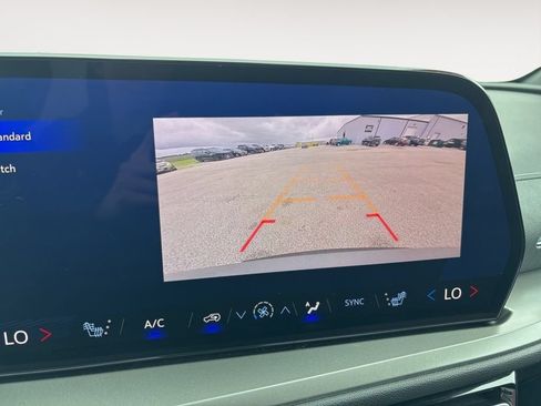 Used 2025 Chevrolet Traverse LT AWD/4WD image 23
