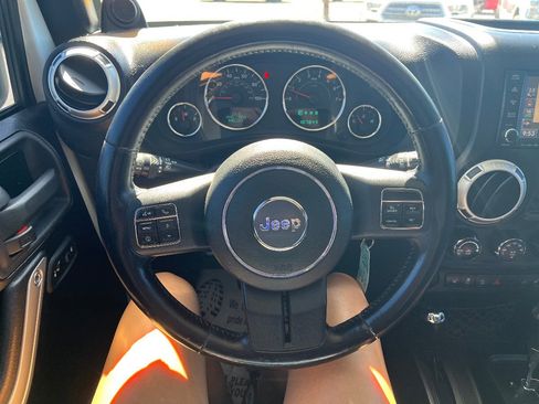 Used 2012 Jeep Wrangler Unlimited Sahara w/ Connectivity Group AWD/4WD image 17