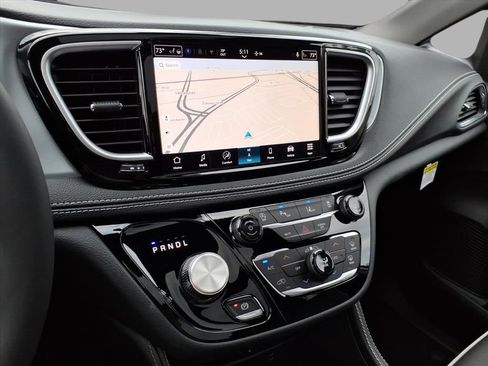 New 2026 Chrysler Pacifica Limited w/ Uconnect Theater Family Group image 27