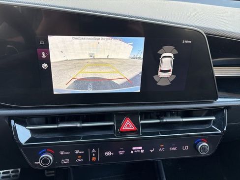 Certified 2023 Kia Niro SX Touring FWD image 11